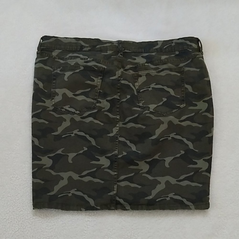 Torrid Camouflage Twill Women's Mini Skirt sz 18 - Picture 5 of 8